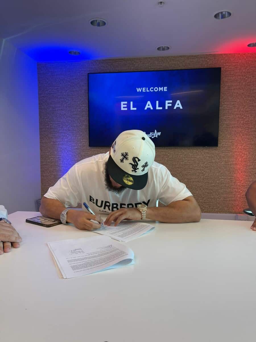 El Alfa firma por USD 10 millones de dólares para iniciar su gira en