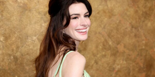 Anne Hathaway sufrió un aborto espontáneo mientras actuaba como mujer embarazada