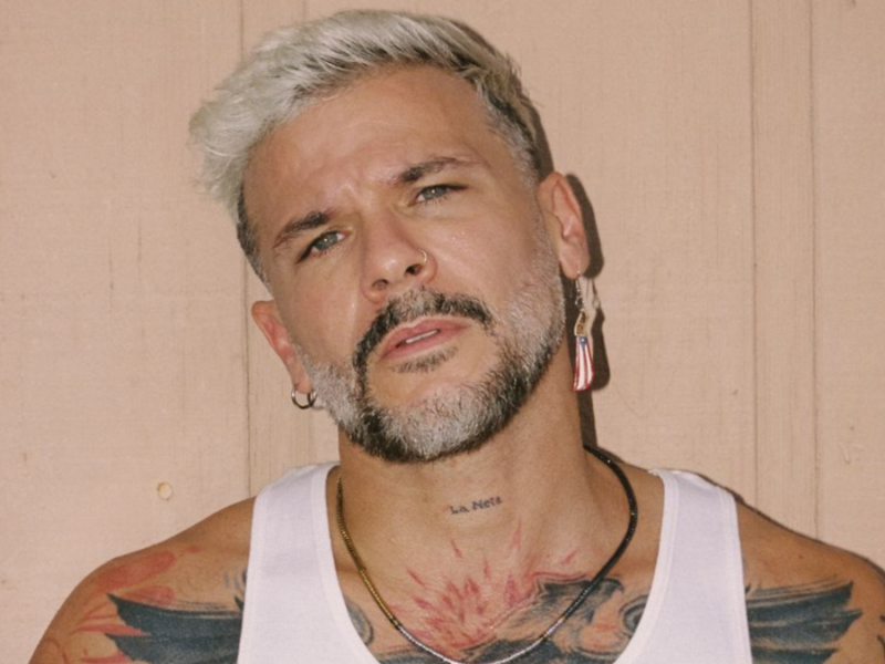 Pedro Capó estrena el video musical de su tema 'Divina' en una versión acústica e íntima
