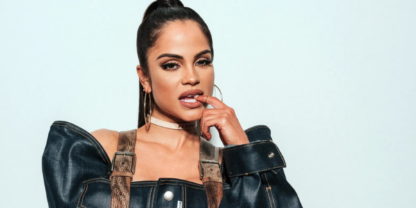 Natti Natasha logra su primer No. 1 como solista en la lista Tropical Airplay con «Desde Hoy»